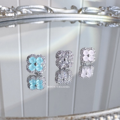 四叶草粉色蛋白平底耳钉锆石