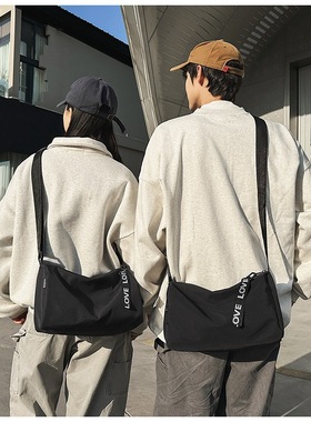 单肩男健身女斜挎瑜伽包 行李包纯色时尚运动袋 收纳简约旅行包