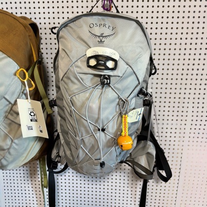 小鹰暴风9升女款轻量双肩包旅行包防泼水徒步野营户外休闲登山包