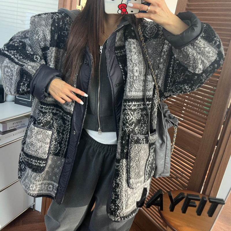 韩国东大门2025冬季新款复古宽松休闲系扣夹棉撞色羊羔毛外套女