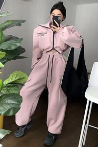冬季韩国新品薄绒翻领拉链垫肩刺绣短开衫+花苞腰工装卫裤两件套