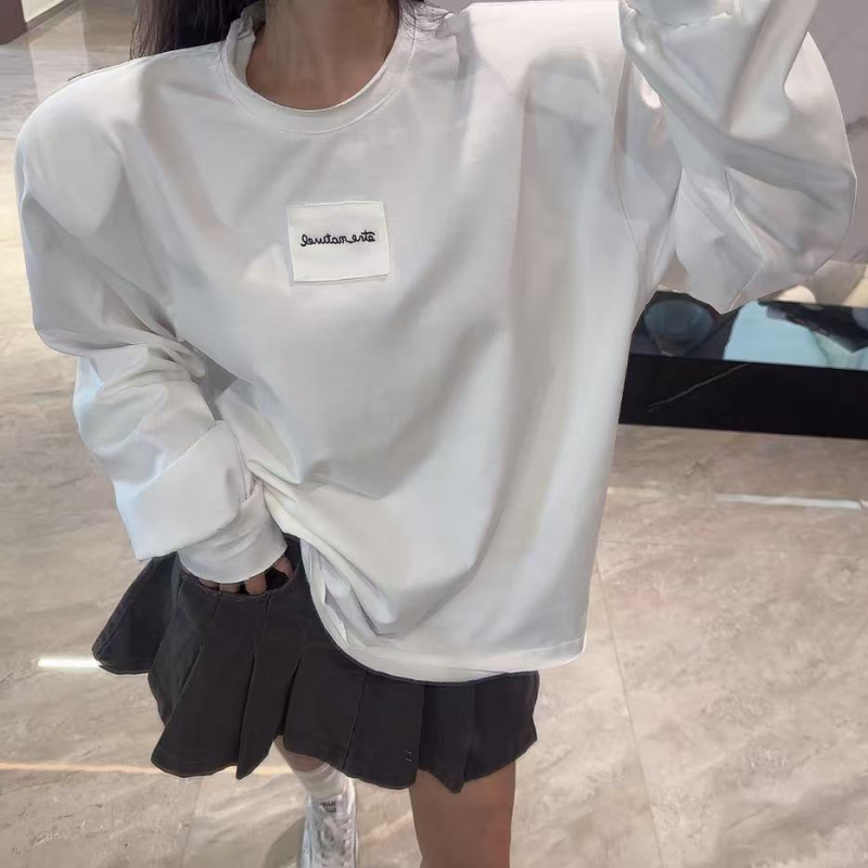 2025早秋新款韩版宽松百搭设计款小众圆领垫肩字母贴标长袖T恤女