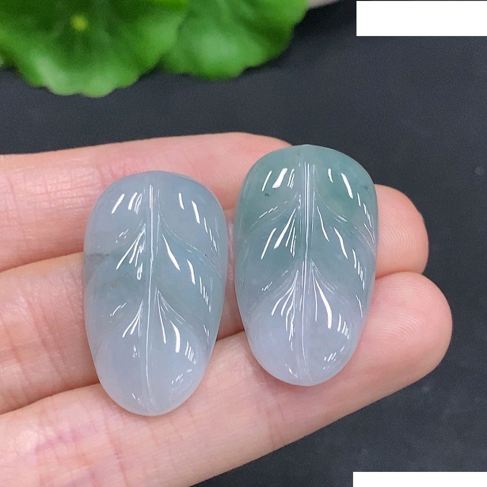 民国时期翡翠A货冰种事业有成吊坠一对