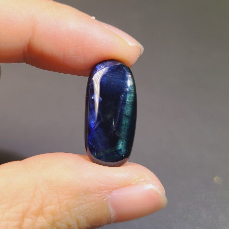马鞍形状蓝宝石裸石 蓝 绿色 纯天然原石打磨 亮度高 稀少