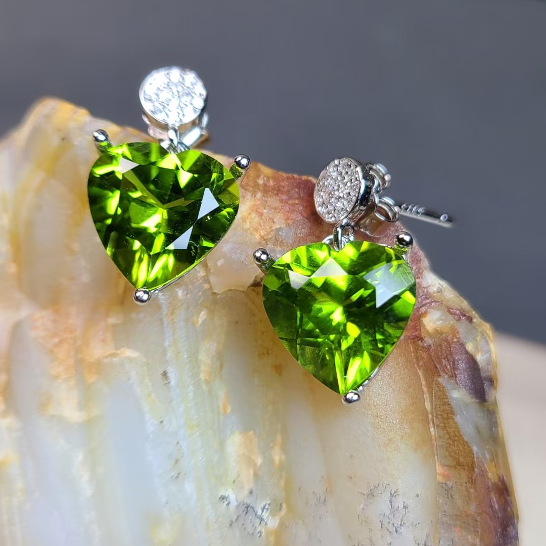 爱心橄榄石耳坠 心形橄榄石可收藏6.97克拉  肉眼全净满火彩 ​,珠宝/钻石/翡翠,耳饰,淘宝优惠券,粉丝福利购,淘宝优惠卷