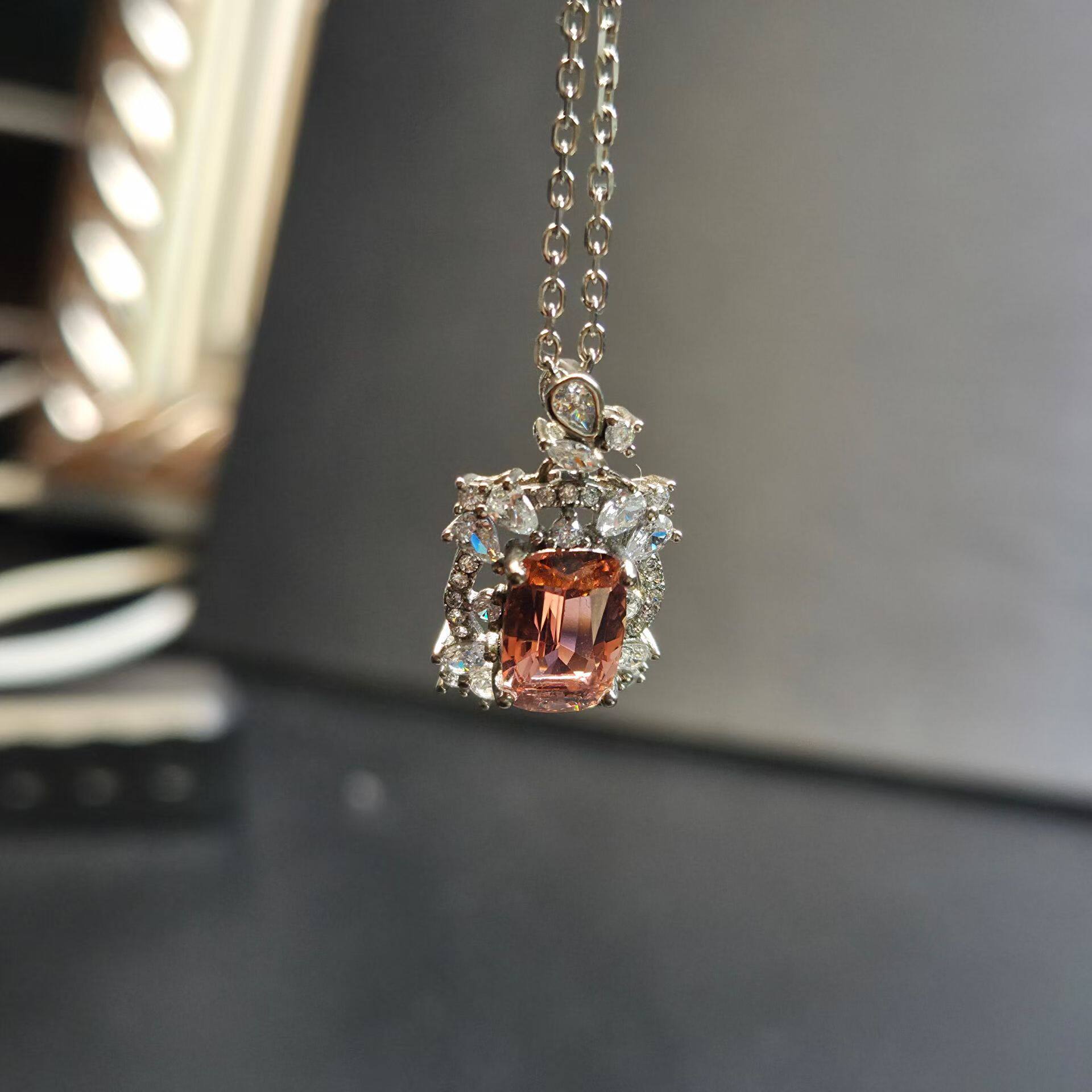 天然帕帕拉恰颜色碧玺吊坠（粉+橙色）重1.64克拉  德式切割全净