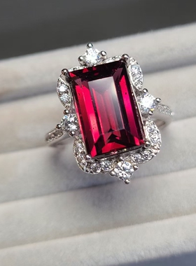 镁铝石榴石大戒指 大长方8*12mm重5.2克拉  和卢比来很像物美价廉