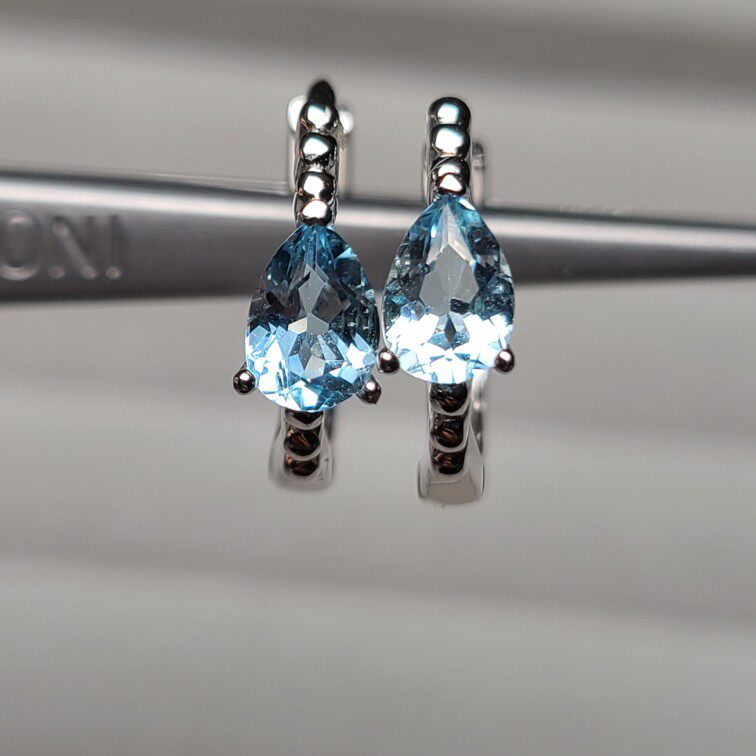 海蓝宝石耳扣 戒指样子的耳扣 颜色好 宝石全净体 简约复古