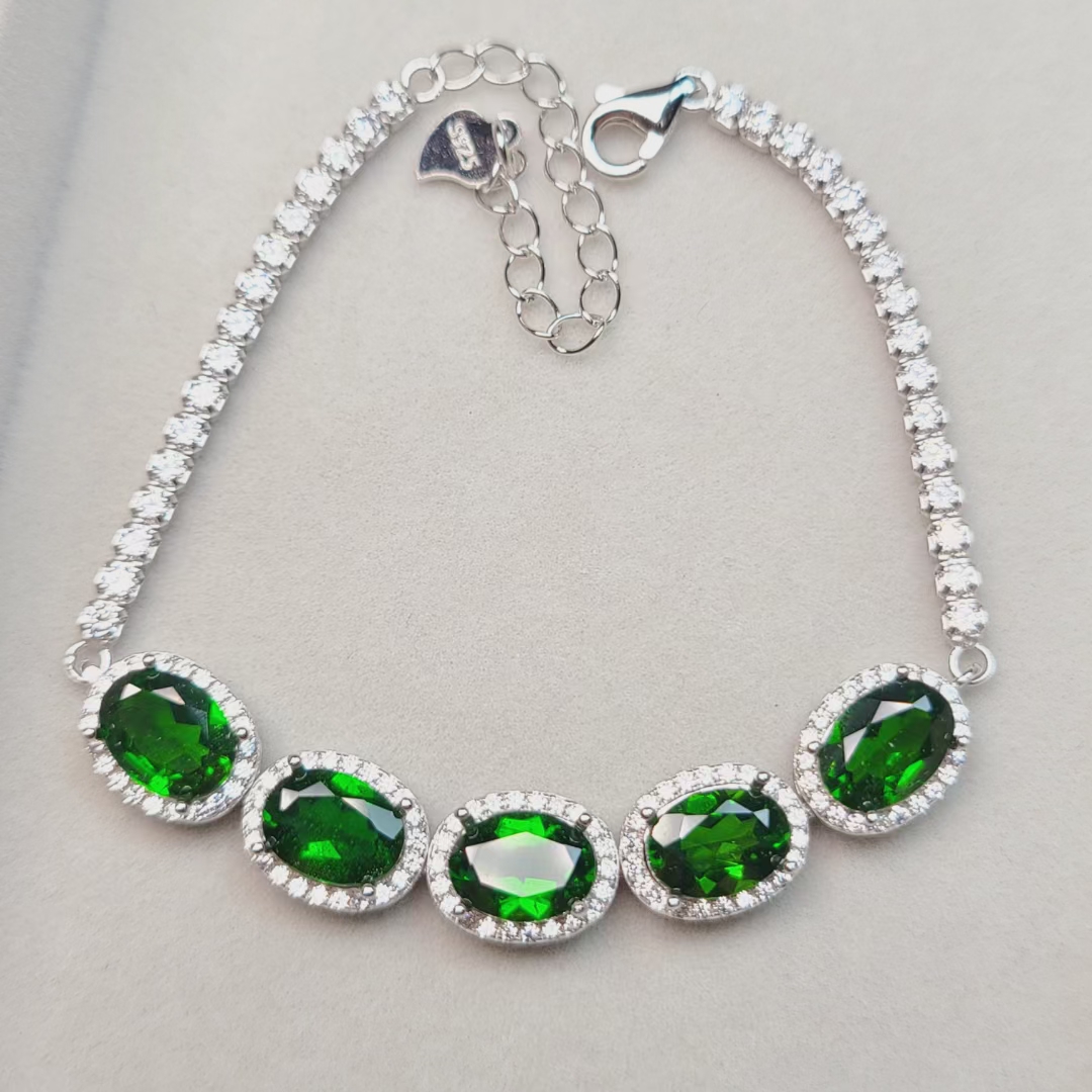 透辉石手链 正宗铬绿色 西伯利亚祖母绿  ​重7.56克拉 肉眼全净