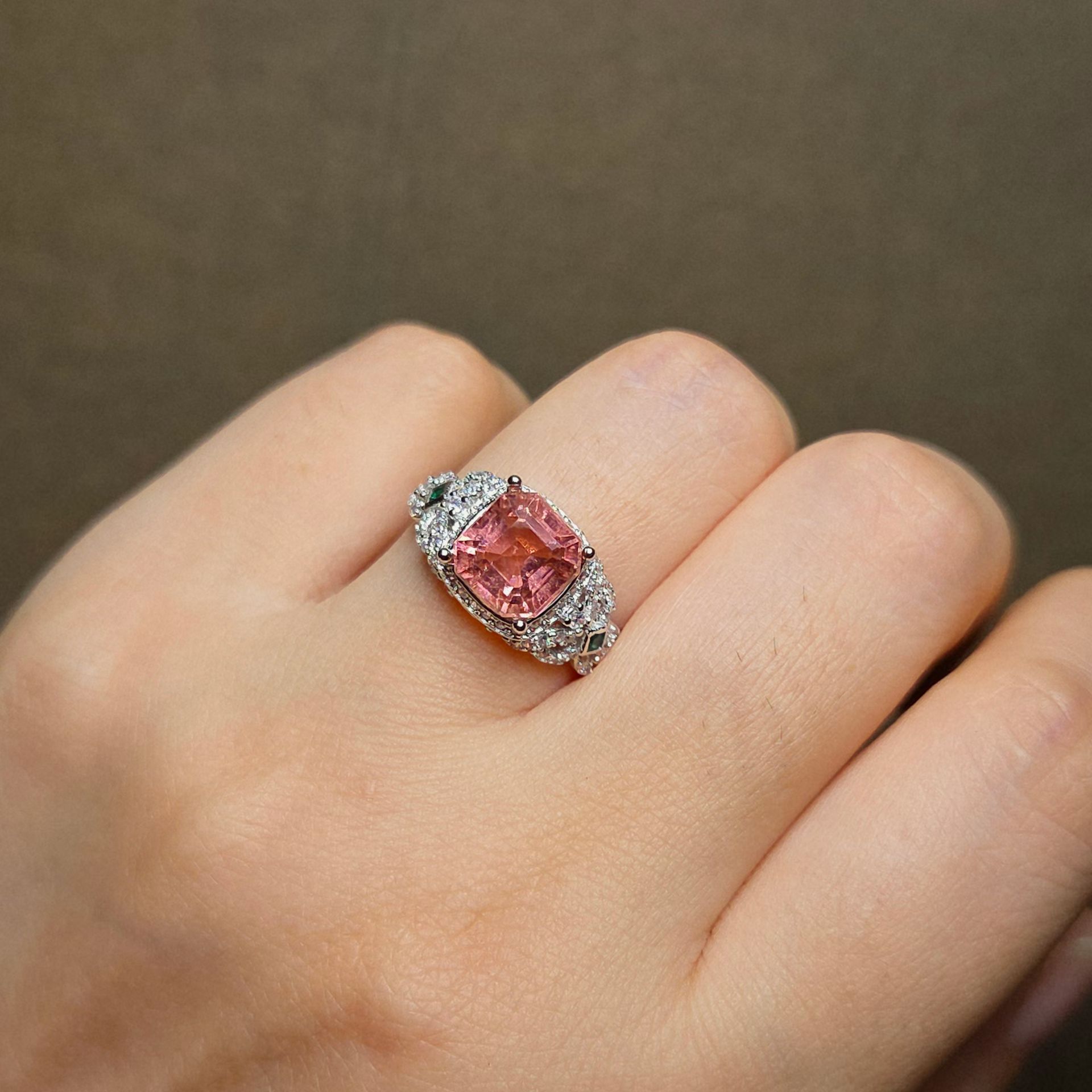 天然粉碧玺戒指方形阿斯切切割3.19克拉8mm帕帕拉恰蓝宝石的颜色