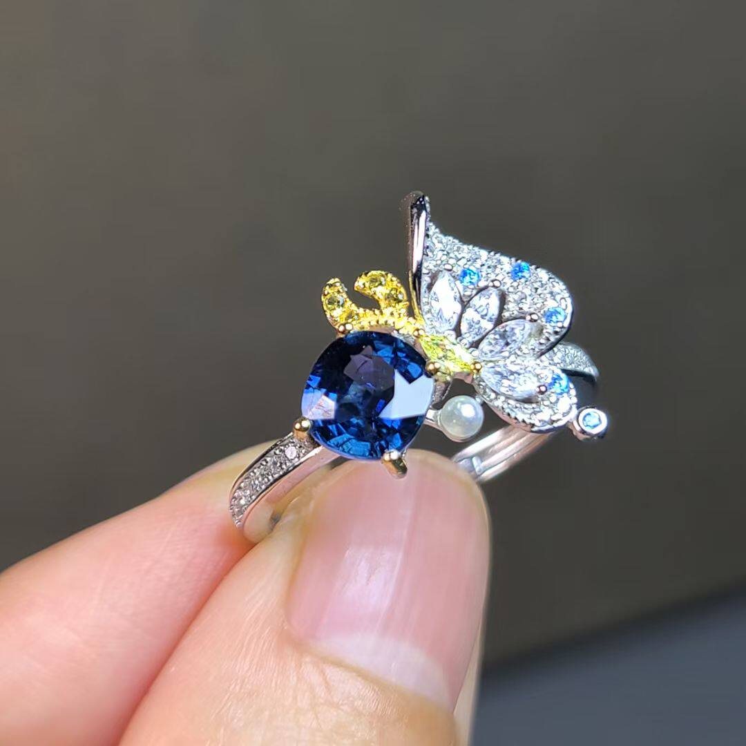 天然蓝宝石戒指 蝴蝶翩翩款 方形蓝宝石 重量1.17克拉 净体
