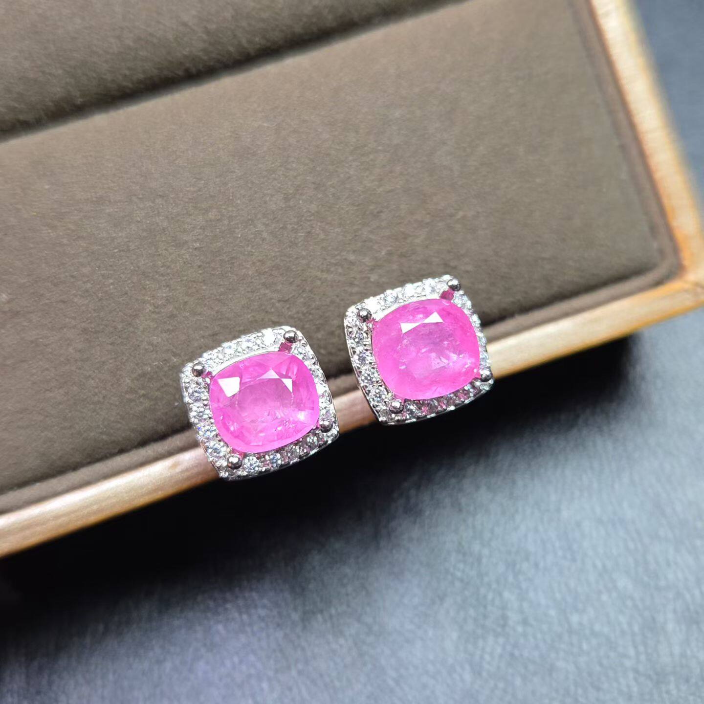 帕帕拉恰天然蓝宝石耳钉莲花蓝宝石方形两颗共2.41克拉配裸石证书