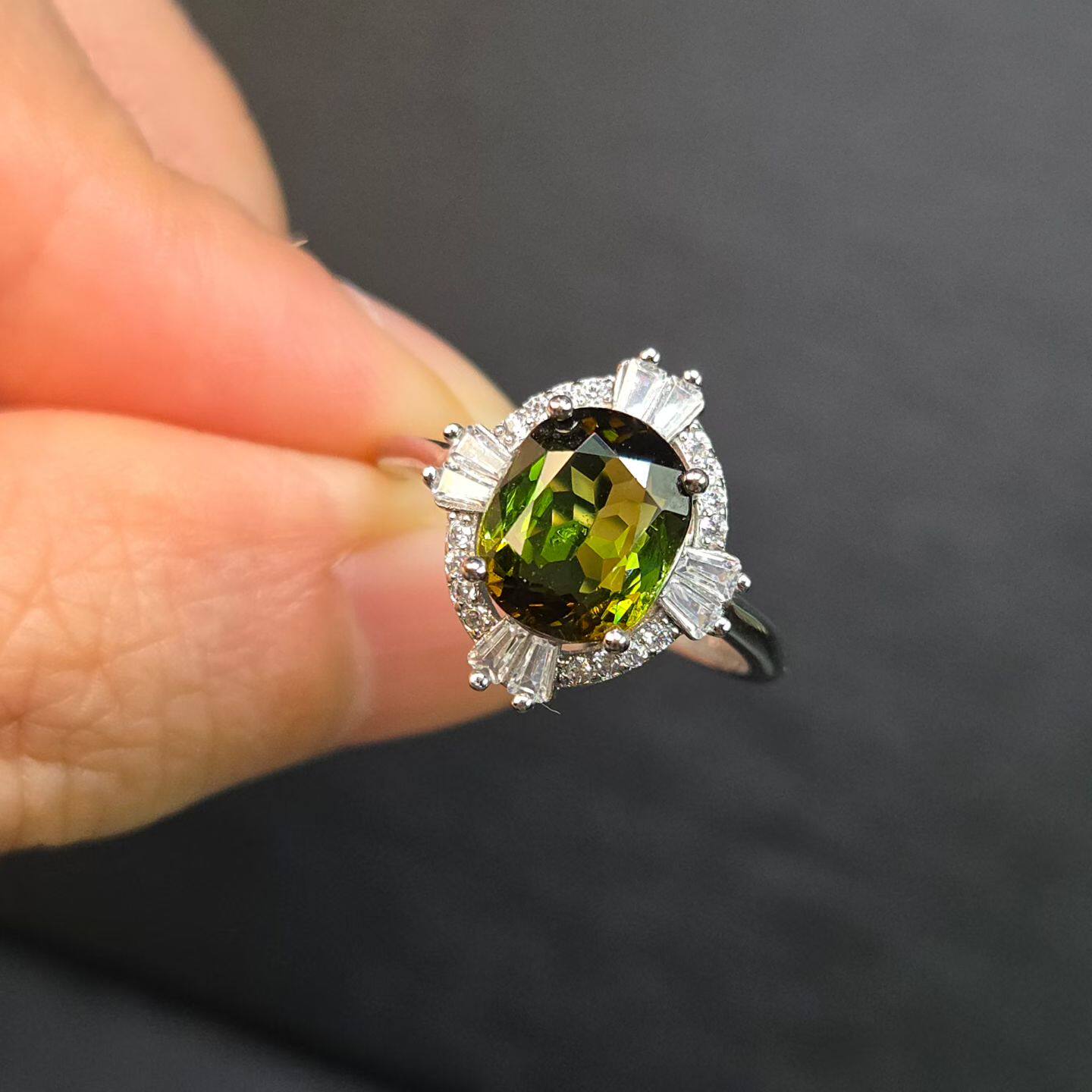 天然双色碧玺戒指颜色好火彩好重量2.29克拉尺寸7*8.7mm银镶