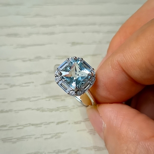 天然海蓝宝公主方戒指重量1.94克拉直径7.7mm全净体实物闪亮