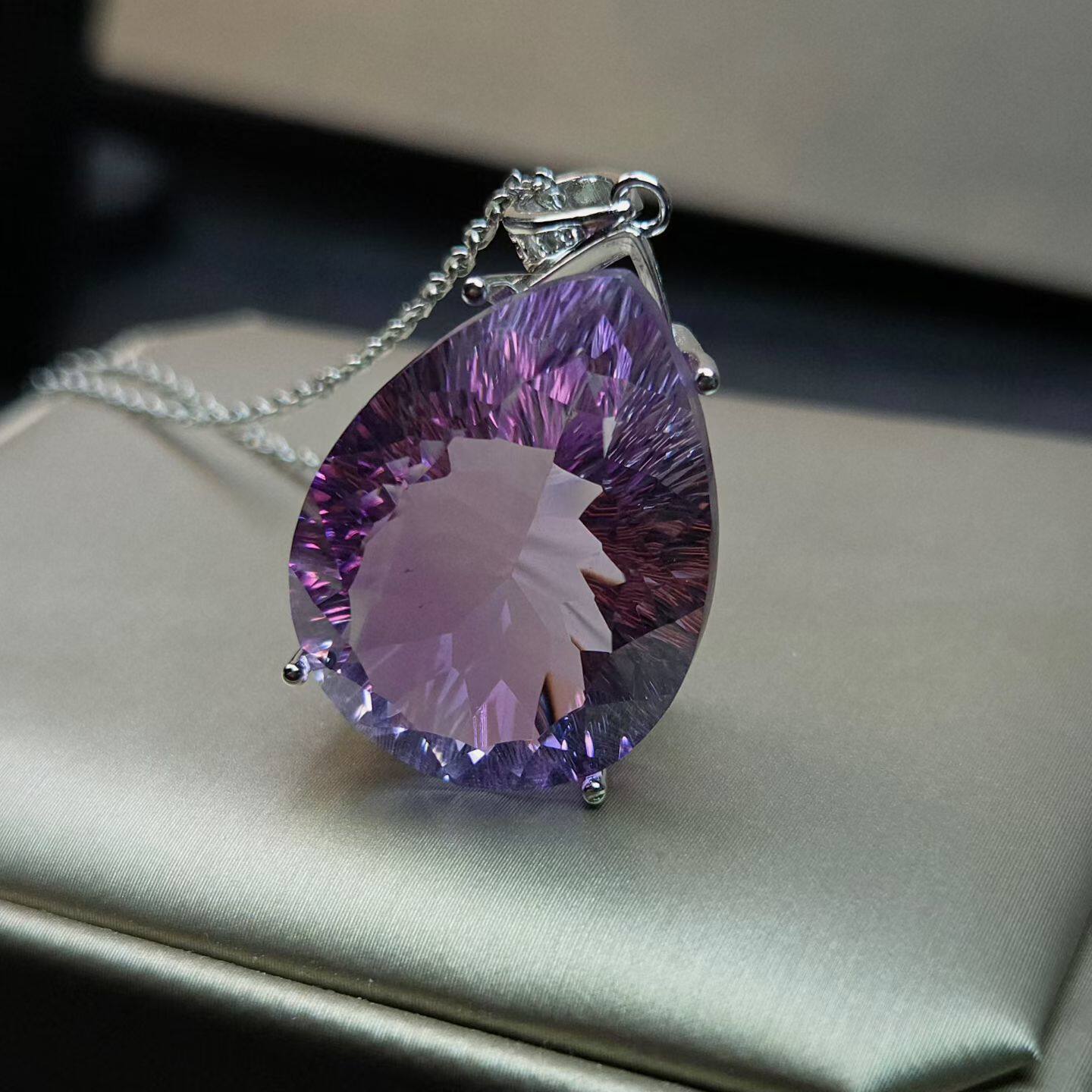 天然紫水晶水滴大吊坠千禧切割重量31.5克拉尺寸19*25.6mm全净