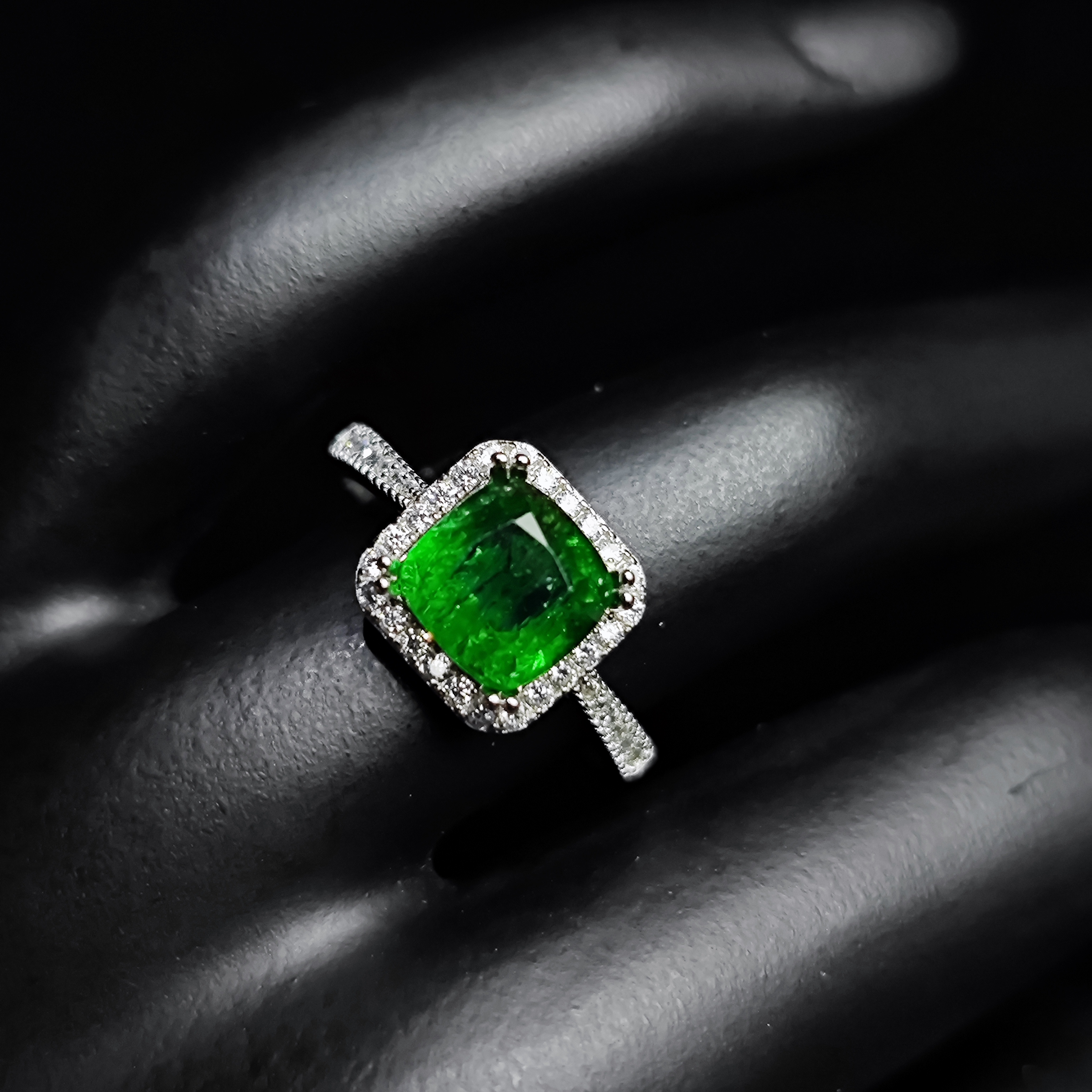 1.62克拉天然祖母绿方形祖母绿配国际证书颜色浓郁几乎无黑点