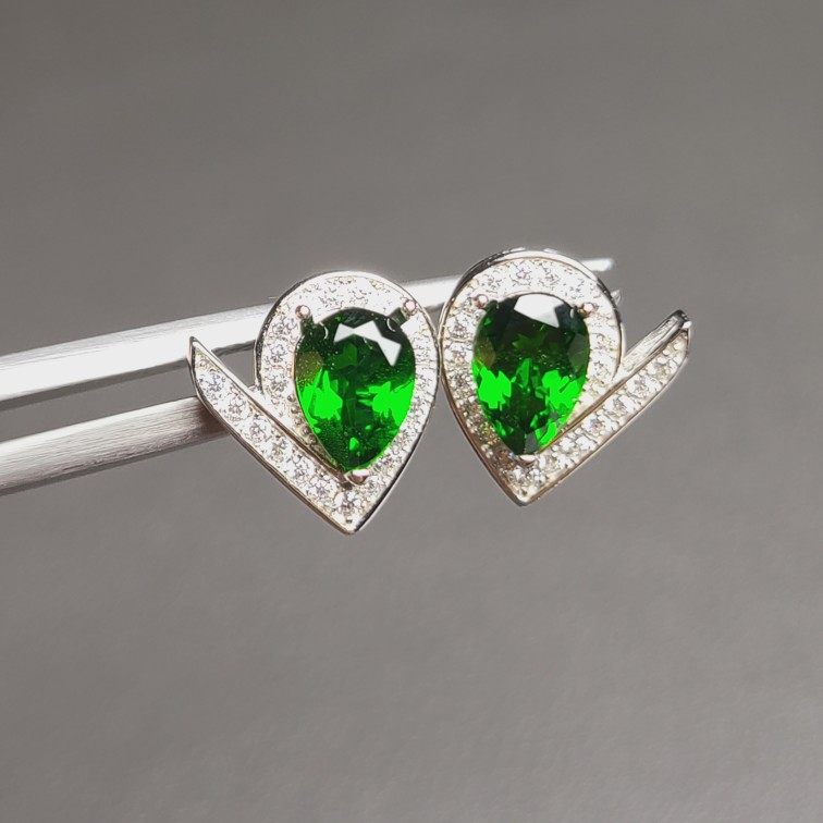 透辉石耳钉 水滴形状5*7mm 5A级别品质 ​产自俄罗斯 铬绿色宝石,珠宝/钻石/翡翠,耳饰,淘宝优惠券,粉丝福利购,淘宝优惠卷