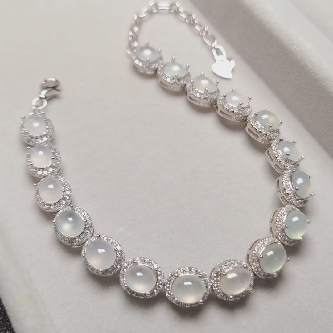 翡翠满圈镶手链 天然A货 冰白翡翠蛋面17颗 尺寸5*6mm 晶莹剔透