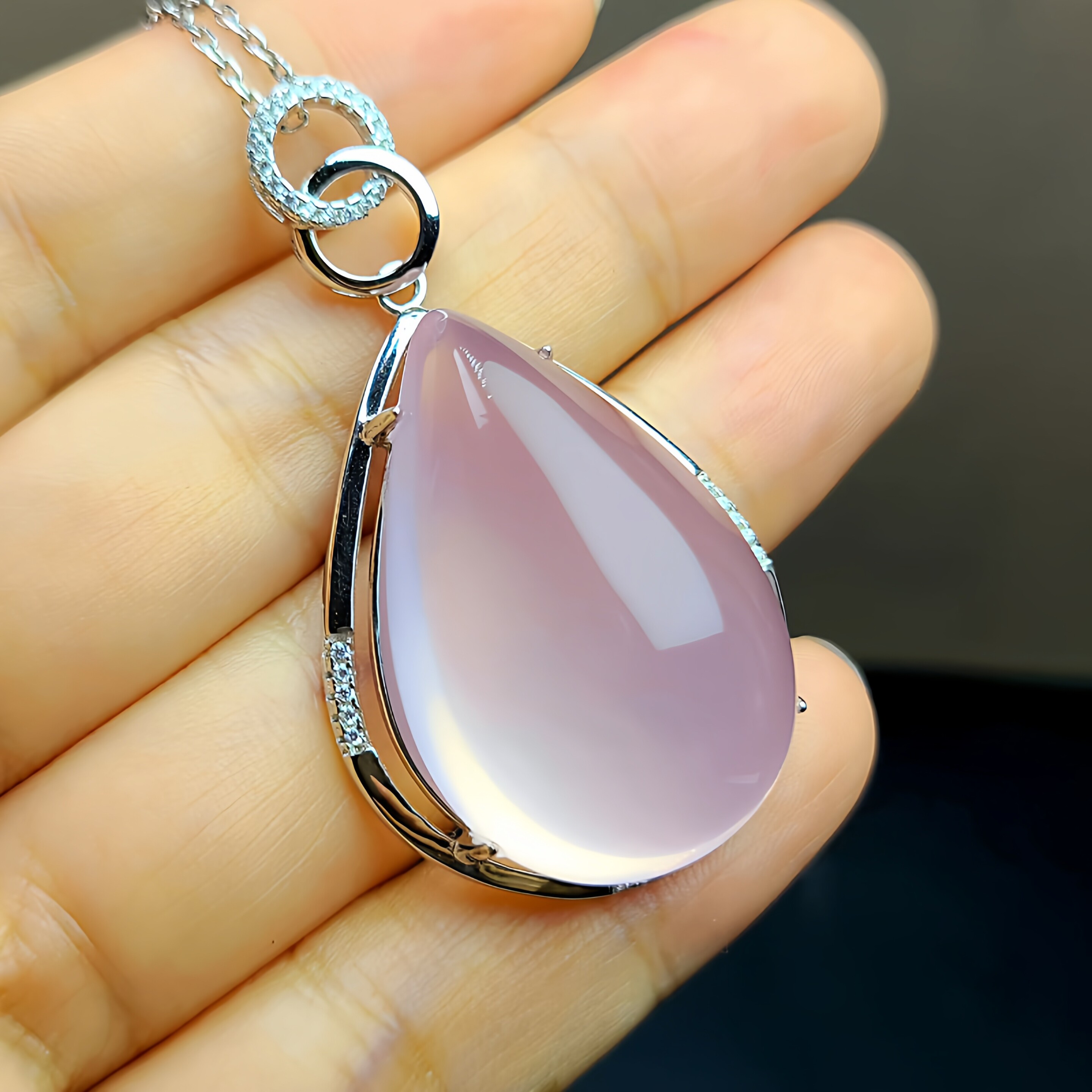 天然粉晶大吊坠水滴形状55克拉21*31.4mm厚度14.3mm芙蓉石天然
