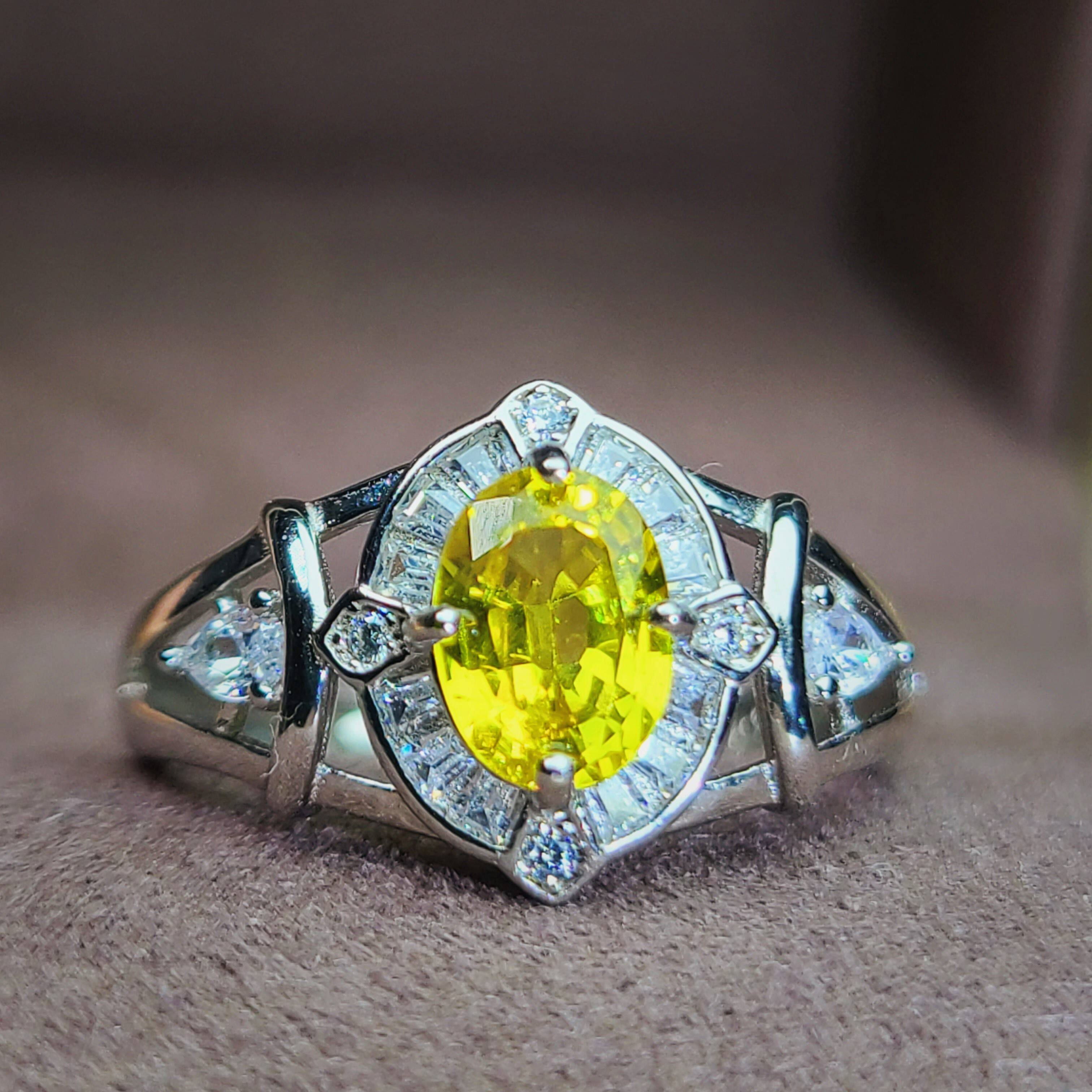 天然黄蓝宝戒指尺寸5*7mm金丝雀颜色全净体媲美钻石稀少名贵925银