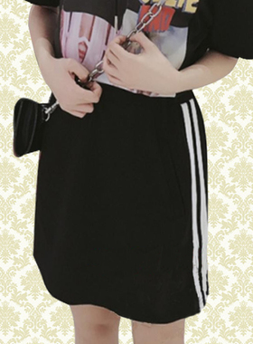 复古ins高腰紧身a字短裙女黑色显瘦遮胯侧边白条撞色休闲半身裙潮