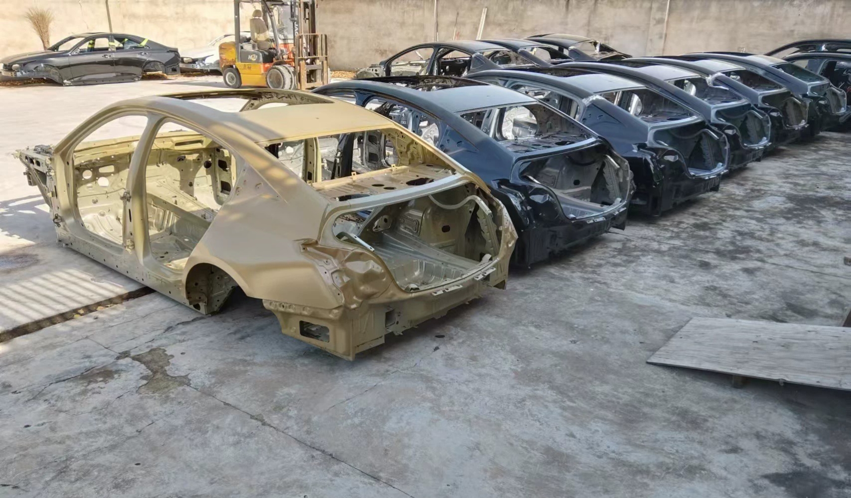 汽车车壳车架前幅后幅前嘴车顶纵梁ABC柱大梁大灯车门后尾灯前杠