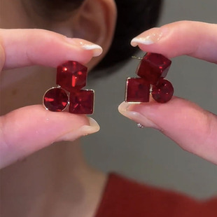 几何红色水晶耳钉925银针耳环女秋冬轻奢高级感小众过年喜庆耳饰