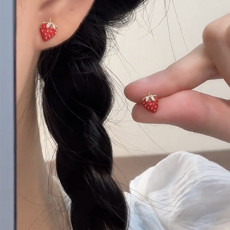 甜美可爱红色草莓耳钉女精致小巧