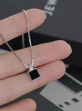 高级感黑色方牌项链女轻奢复古潮