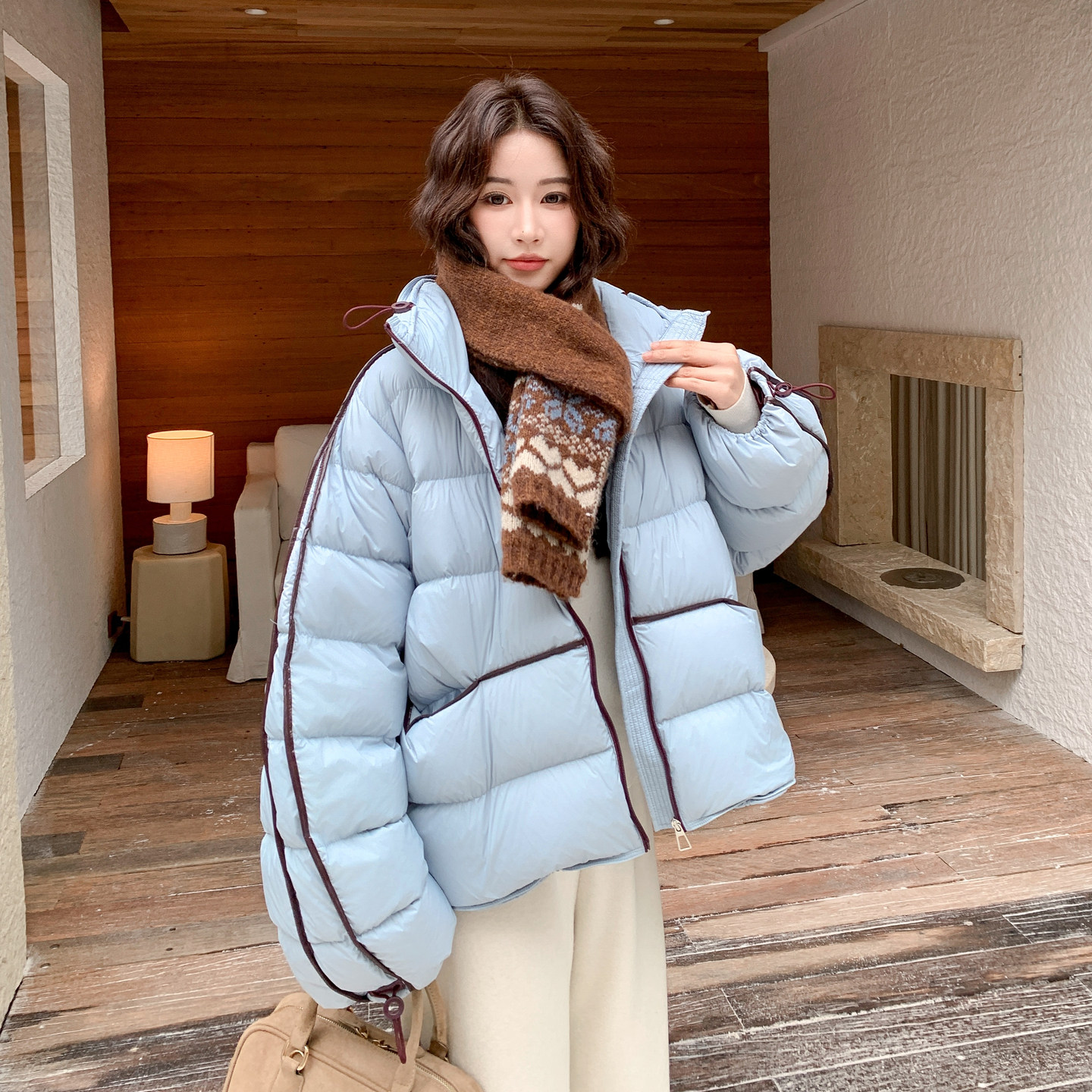 浅蓝色休闲范爆火短款羽绒服女冬季2025新款90白鸭绒加厚保暖外套