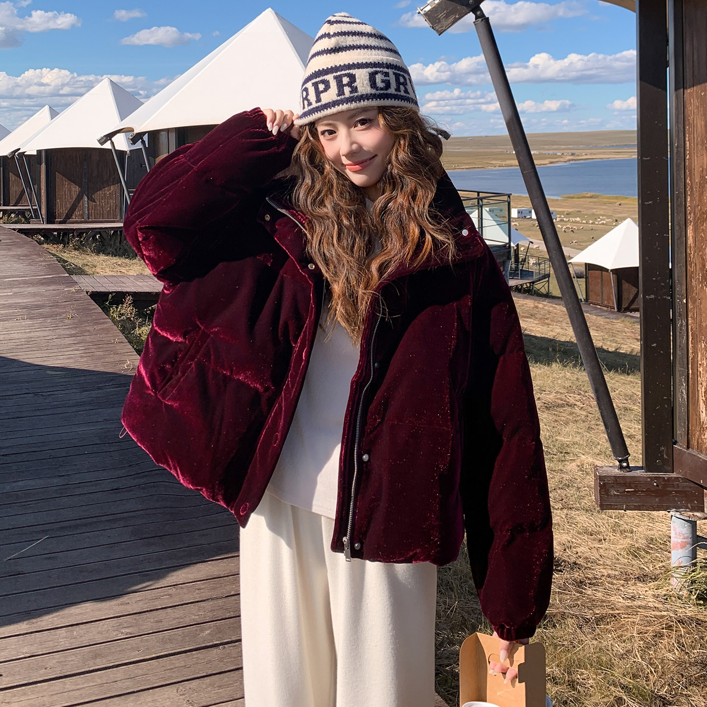 酒红色轻奢名媛金丝绒羽绒服女2025冬季新款气质高冷感短款羽绒服