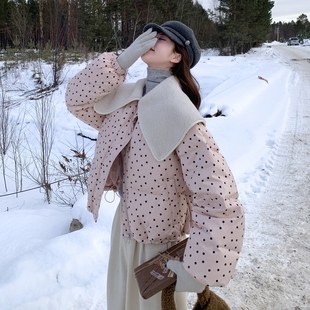 粉色俏皮减龄可爱风娃娃领轻暖羽绒服女2025年冬季新款波点面包服