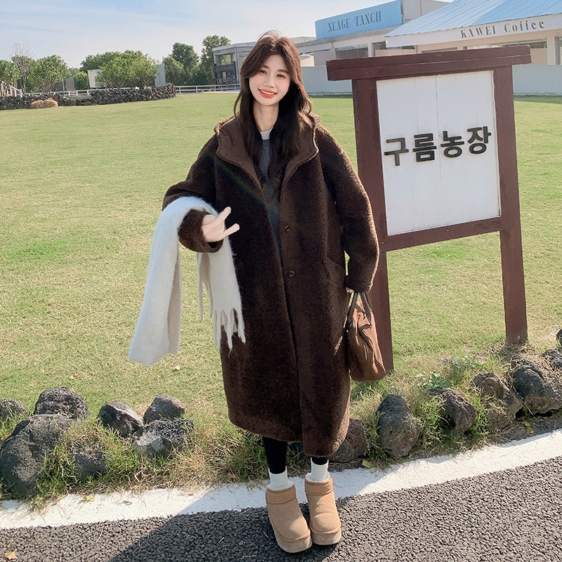 咖啡色加厚保暖连帽皮毛一体外套女2025冬新款羊羔毛保暖棉服大衣