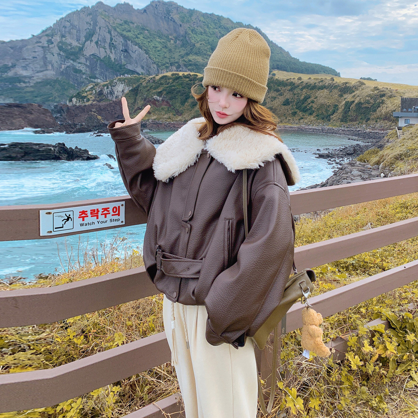 美拉德毛绒拼接大翻领皮衣羽绒服