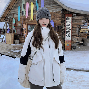 白色韩版学院风工装羽绒服女2025冬季新款90白鸭绒轻暖连帽冲锋衣