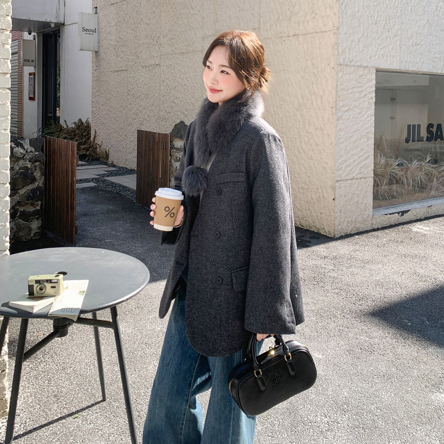 灰色设计感真毛领围脖款西装羽绒服女2025年冬季新款90白鸭绒外套