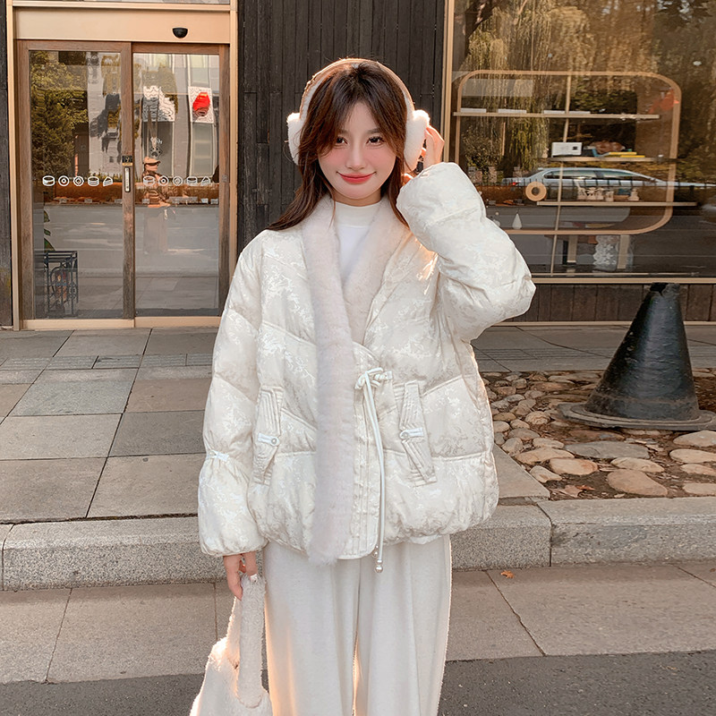 白色新中式羽绒服女短款2024冬季国风盘扣白鸭绒毛领拼接面包服厚