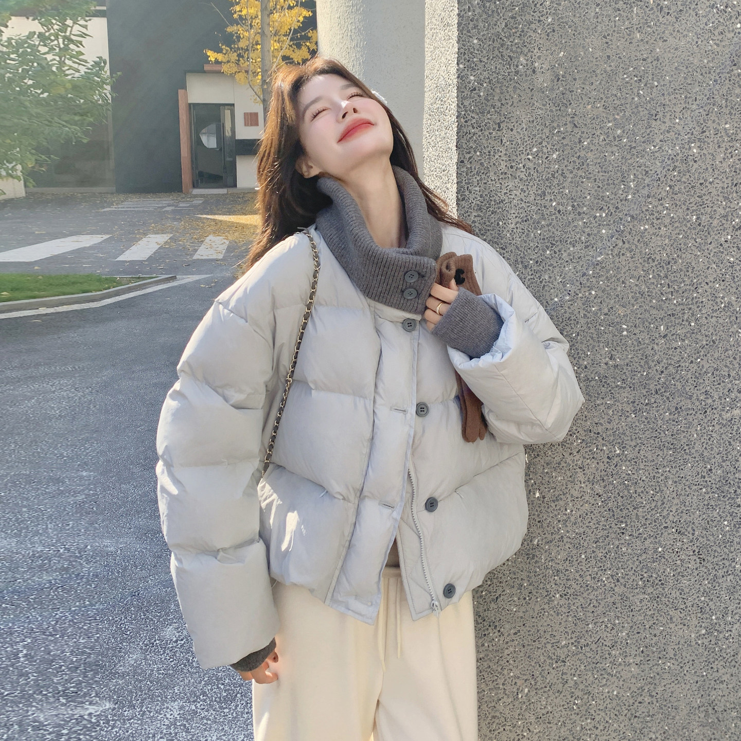 浅蓝色短款针织拼接羽绒服女2025冬季新款小个子时尚设计感面包服