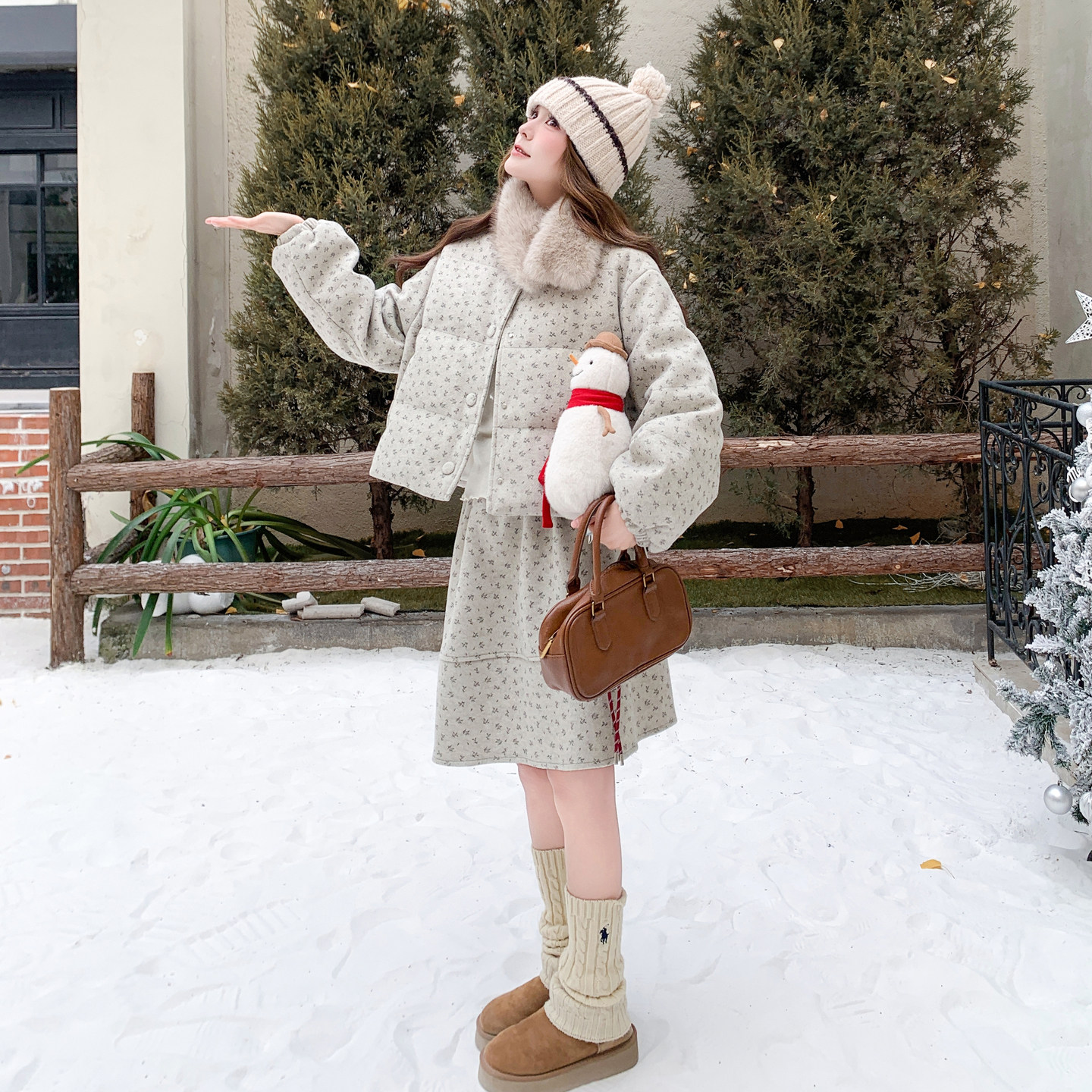 米白色超好看小个子碎花羽绒套装裙女2025冬季新款外套短裙两件套