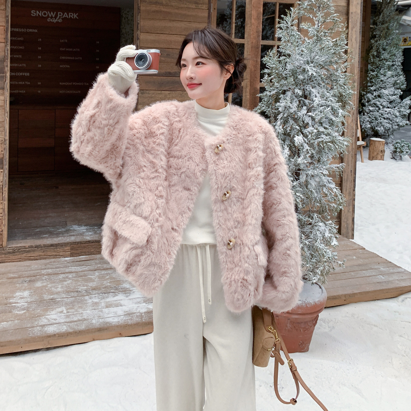 粉色可盐可甜时髦感皮毛一体外套女2025年冬季新款毛绒绒轻奢棉服