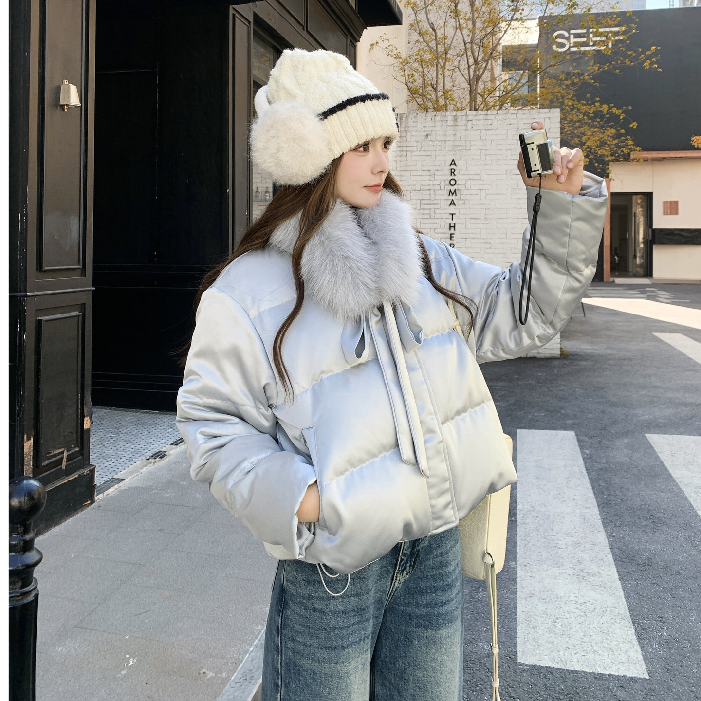 灰蓝色轻奢缎面狐狸毛围脖款羽绒服女2025冬季新款高级感百搭外套