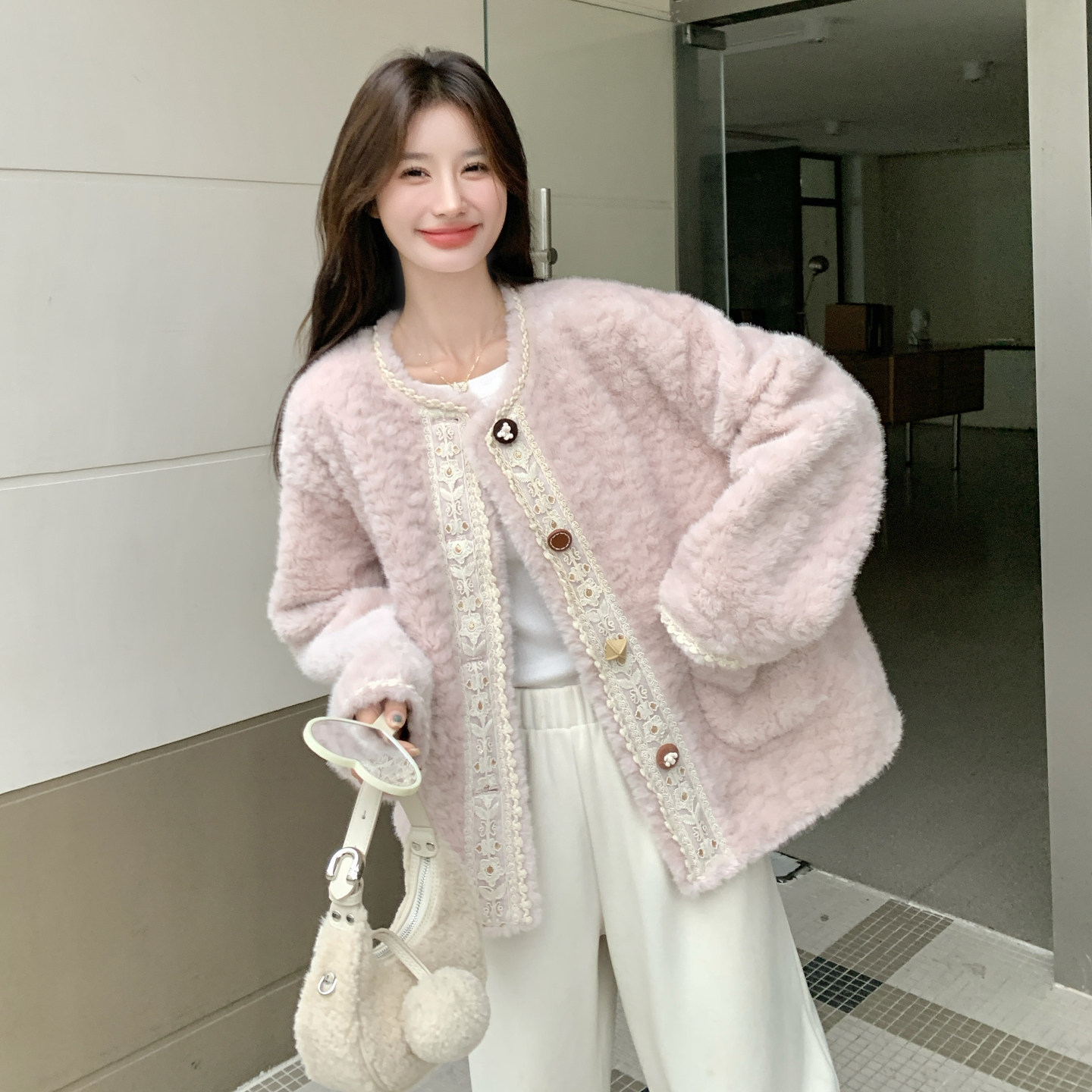 粉色时尚蕾丝拼接羊羔毛短外套女2025冬季新款洋气别致超好看棉服