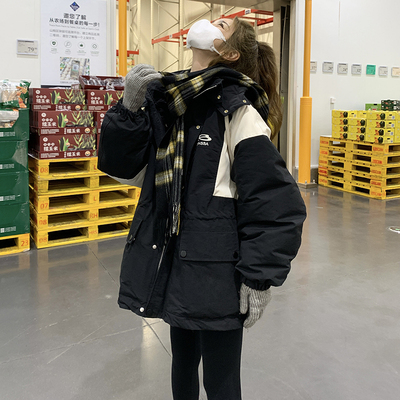 设计感撞色拼接连帽羽绒服