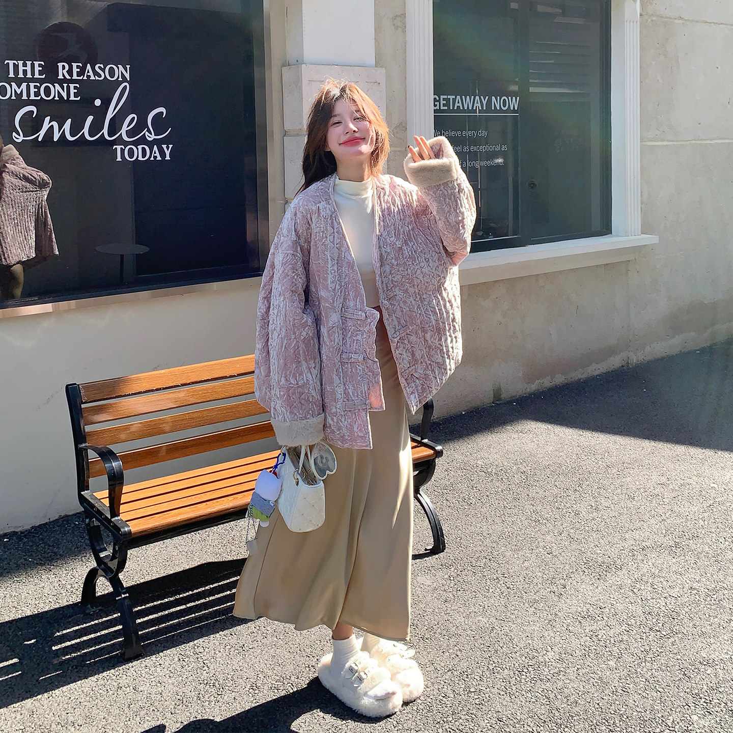 浅粉色新中式国风盘扣丝绒羽绒服女2025冬季新款90白鸭绒慵懒外套