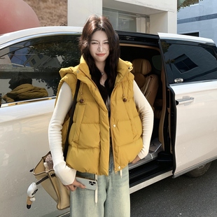 姜黄色90白鸭绒加厚保暖羽绒服马甲外套女2025冬新款连帽立领马夹