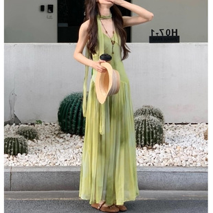 夏日绝美小裙子多巴胺穿搭法式海边度假感绿色吊带雪纺连衣裙