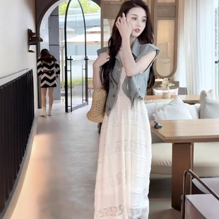 2025夏季女新款法式V领气质茶歇蕾丝吊带连衣裙搭牛仔马甲两件套