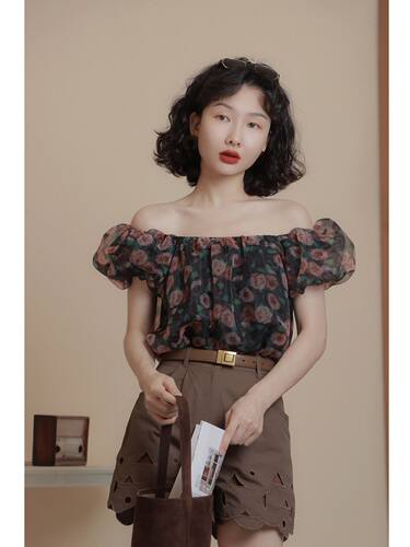 IVY YANG 复古玫瑰印花一字肩衬衫泡泡袖短款上衣遮肚子绝美衬衣
