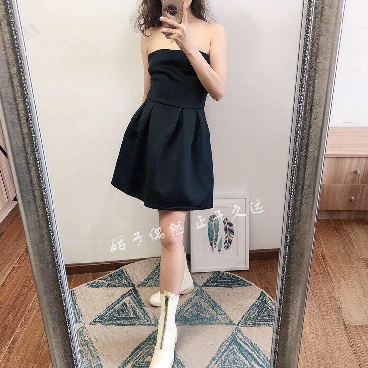 形式新前沿 秀场直击 极简主义 黑色太空棉抹胸连衣裙公主蓬蓬裙