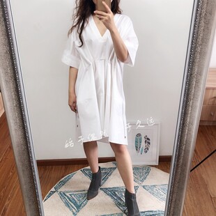 利落剪裁 无害到飞起 2025夏季新品抽绳绑带V领宽松棉中袖连衣裙
